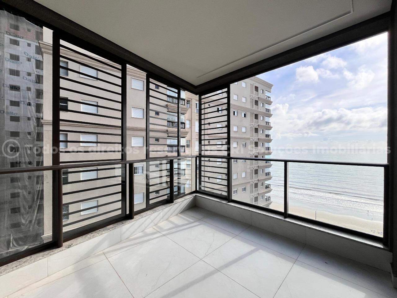 Apartamento 3 suítes semi-mobiliado a venda no Élevé Residence em Porto Belo