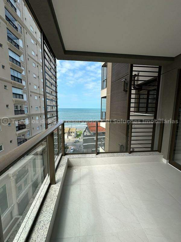 Apartamento 3 suítes vazio a venda no Élevé Residence em Porto Belo