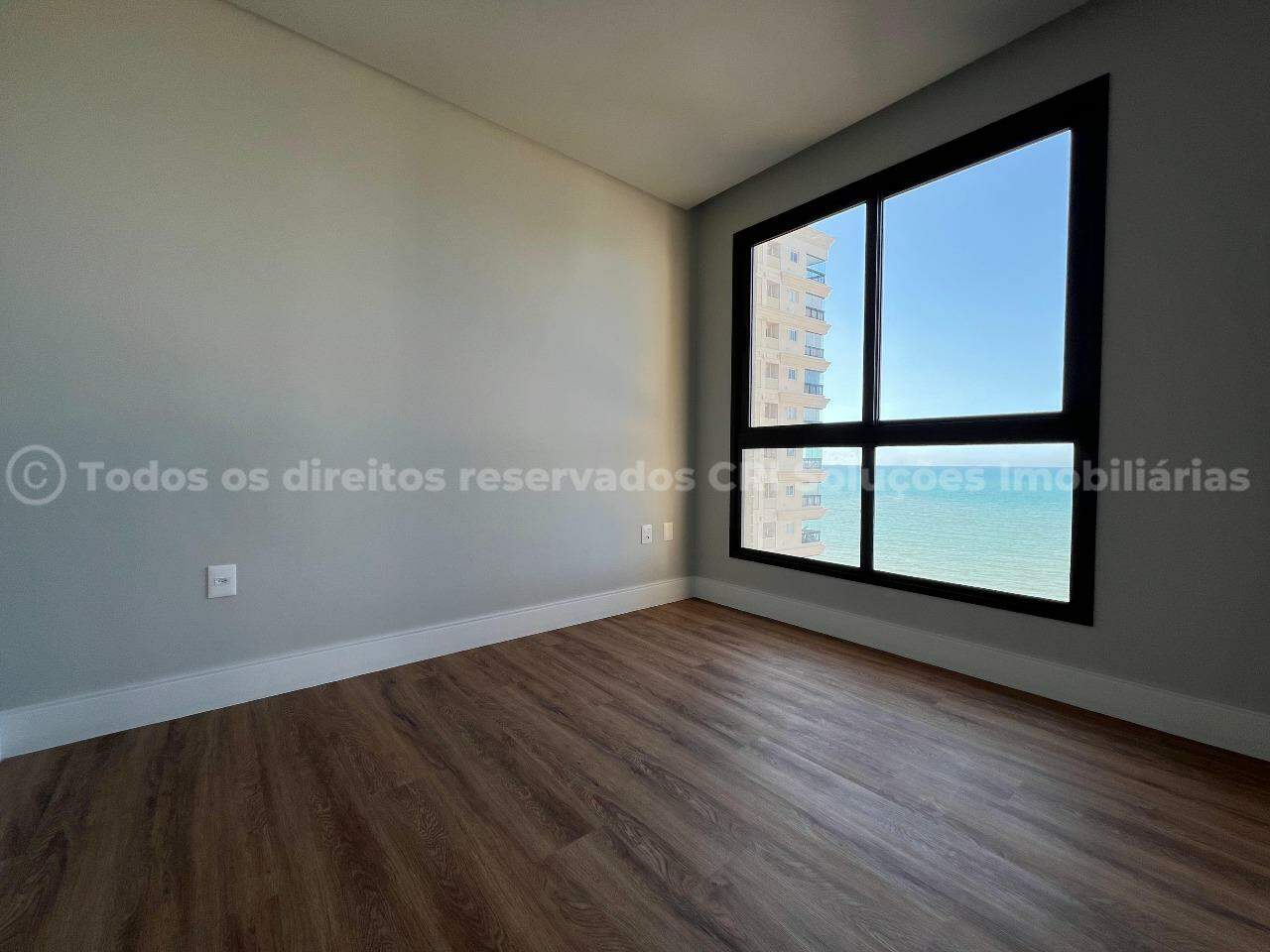 Apartamento 3 suítes vazio a venda no Élevé Residence em Porto Belo