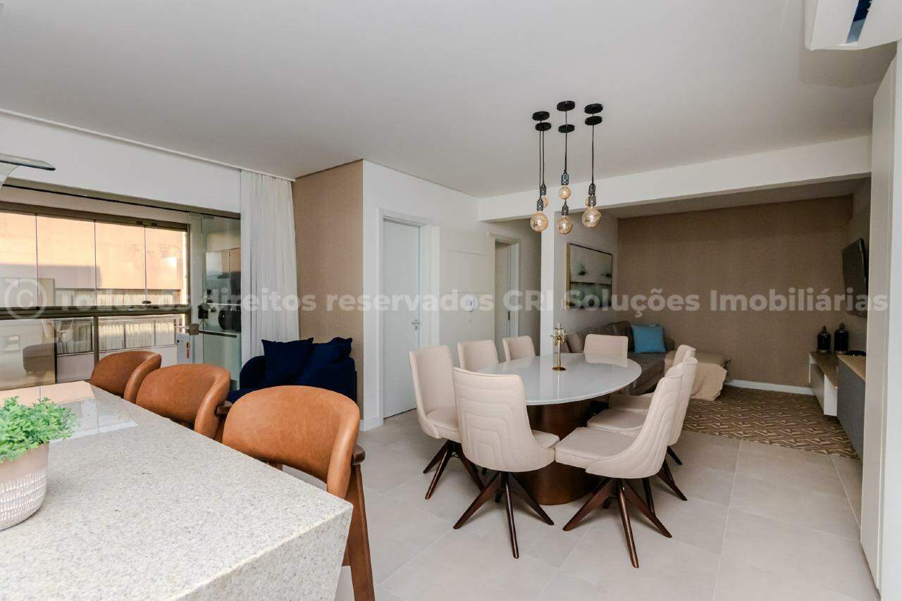 Apartamento á venda com 03 Dormitórios na Meia Praia de Itapema no Edifício Ville de Lyon