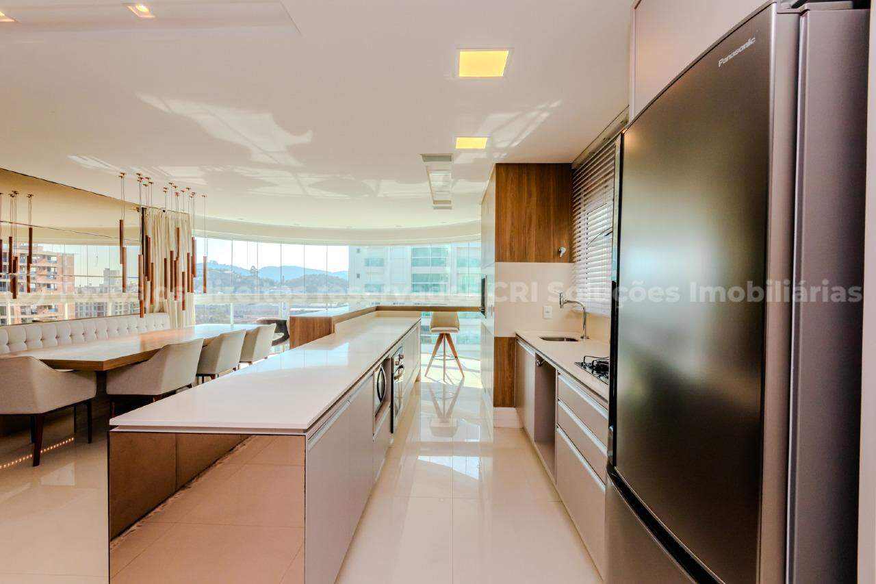 Apartamento a venda no Edifício Brava Beach Aroeira com 03 Suítes na Praia Brava em Itajaí. 