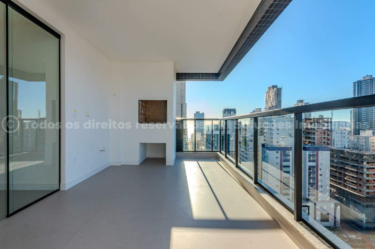 Cobertura 3 suites com vista para o mar a venda no edifício La Passione, Meia Praia/Itapema
