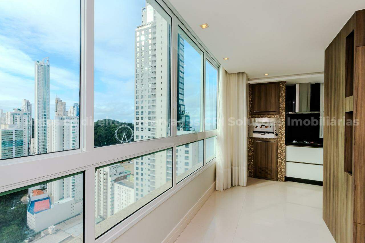 Apartamento a venda no Edifício Torremolinos com 03 Suítes no Centro de Balneário Camboriú