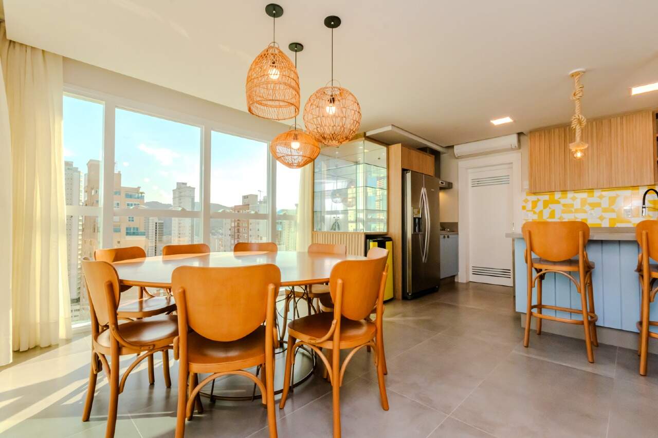 Apartamento Mobiliado com 04 dormitórios á venda no Edifício Eleganza Tower em Balneário Camboriú