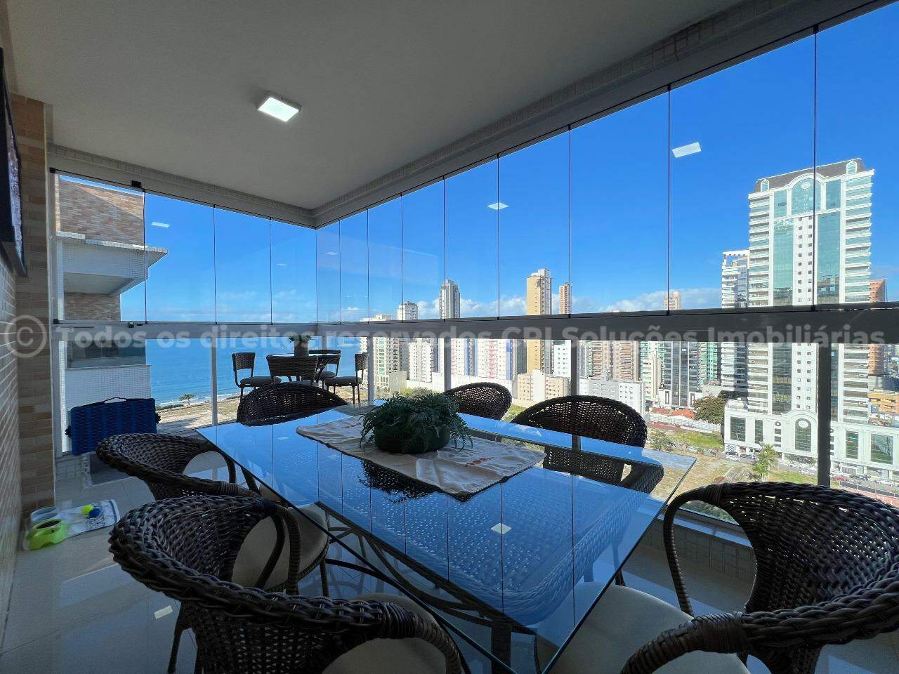 Apartamento mobiliado a venda no Chateau Unique com 3 suítes em Meia Praia, Itapema/SC.