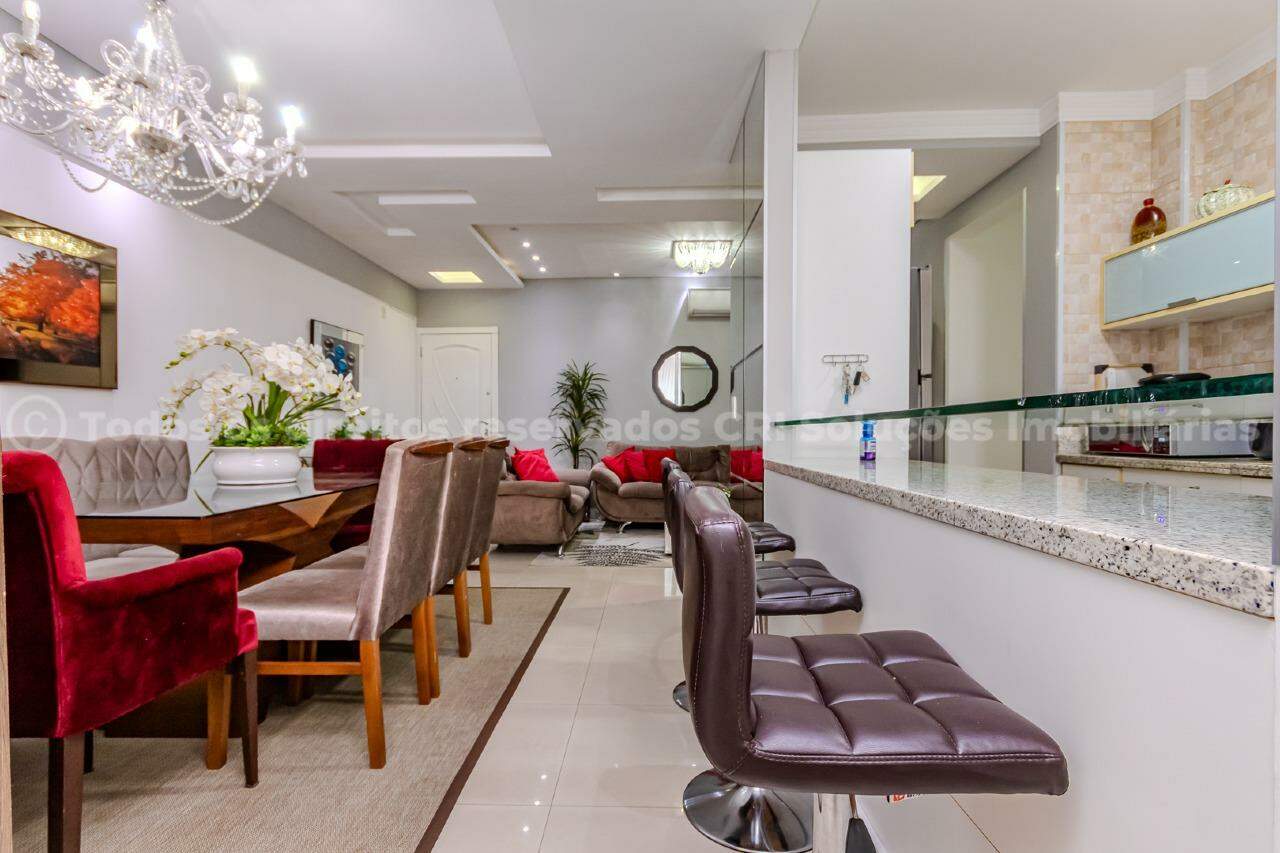 Apartamento Mobiliado á venda com 1 suíte + 1 dormitório no Edifício Mar Egeu no Centro de Balneário Camboriú