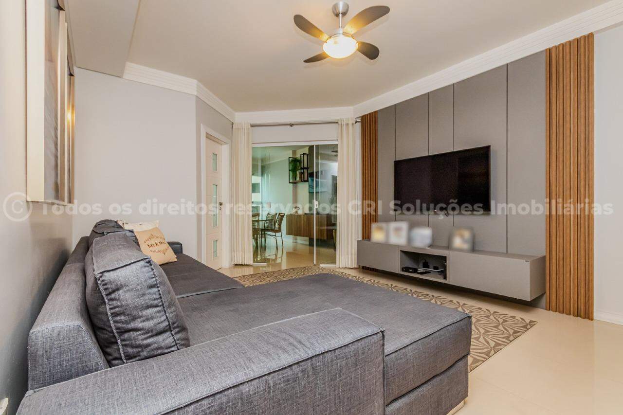 Apartamento á venda com 3 quartos sendo 1 suíte e 2 vagas de garagem no Evidence Tower na Barra Sul de Balneário Camboriú.