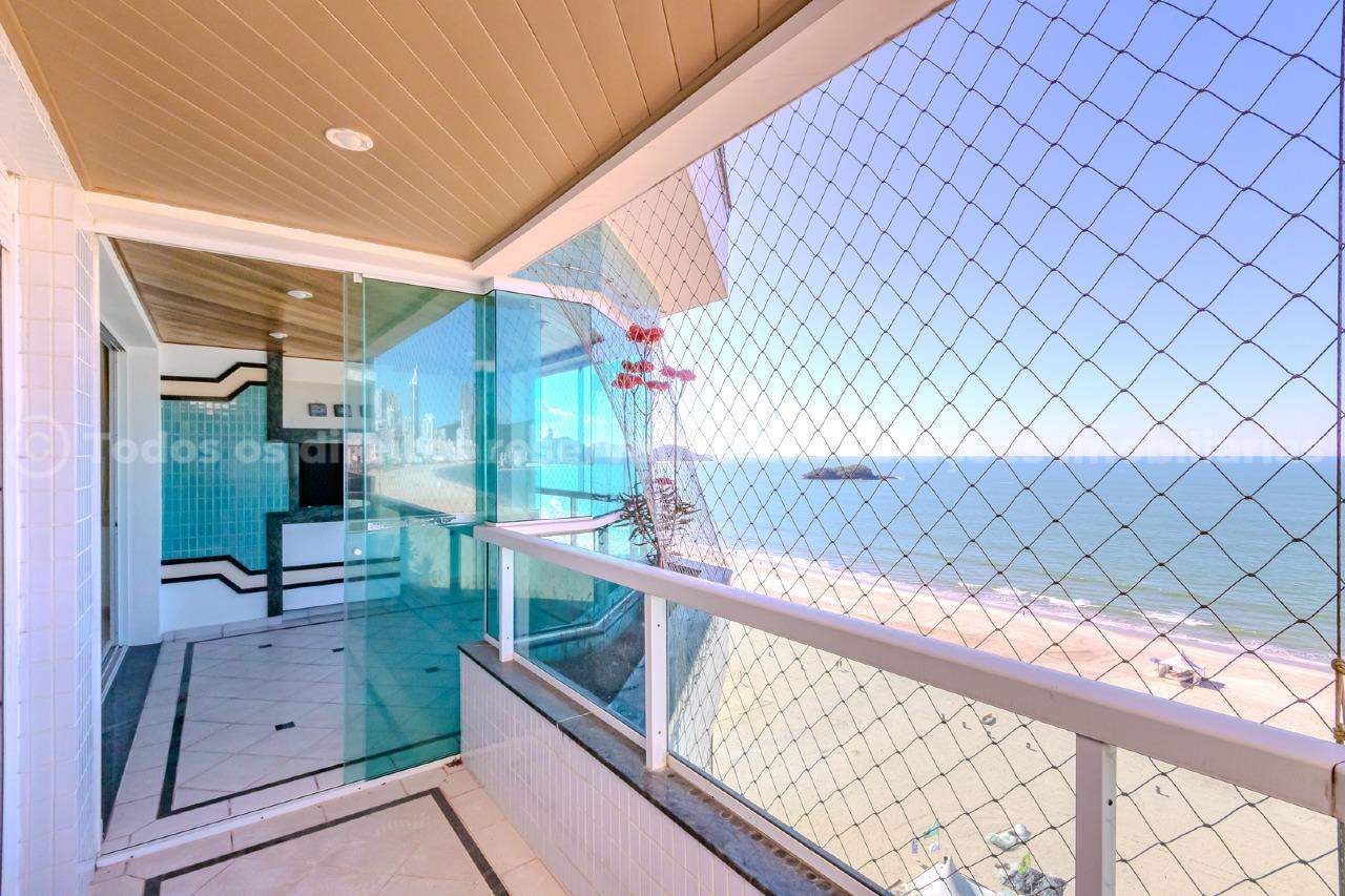 Apartamento frente mar á venda com 3 suítes e 3 vagas de garagem na Avenida Atlântica de Balneário Camboriú