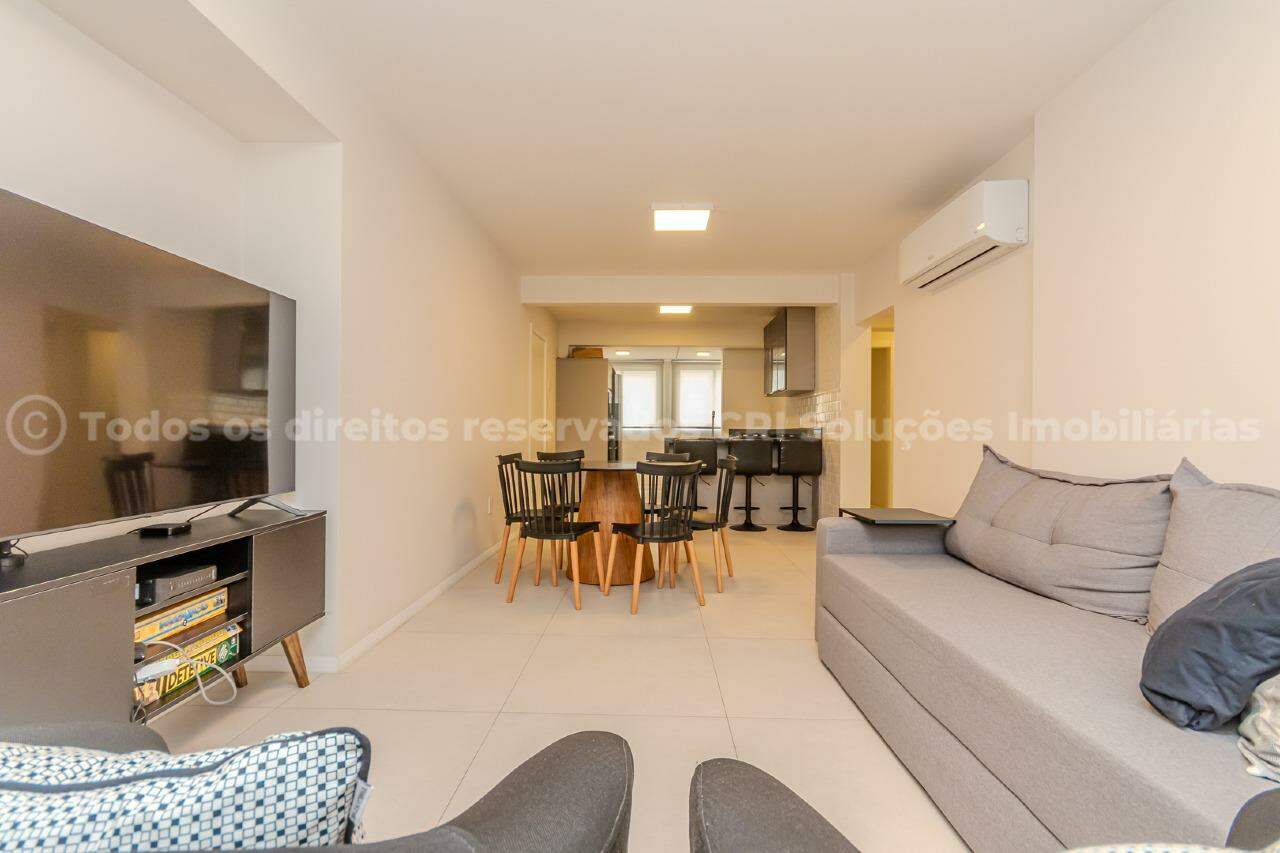 Apartamento Quadra Mar no Edifício Alfa Centauro no Centro de Balneário Camboriú 
