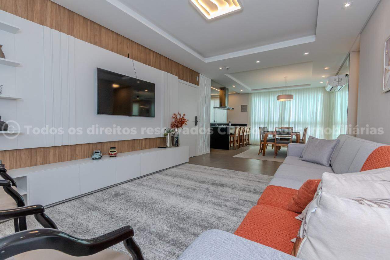 Apartamento à venda com 4 suítes e 3 vagas de garagem no Villa Alba no centro de Balneário Camboriú