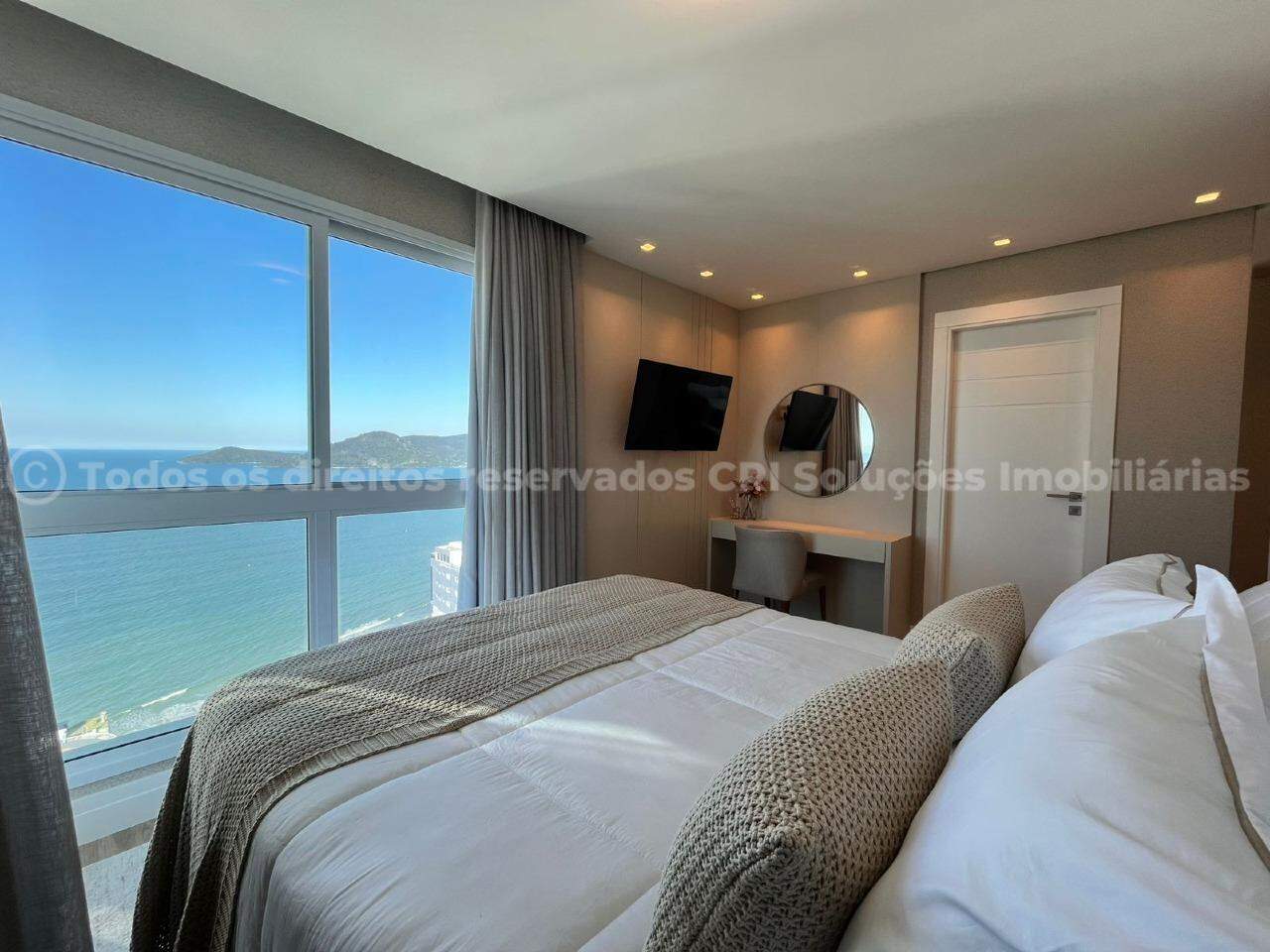 Apartamento à venda com 4 dormitórios sendo 2 suítes e 3 vagas de garagem no Eleganza Tower no centro de Balneário Camboriú 