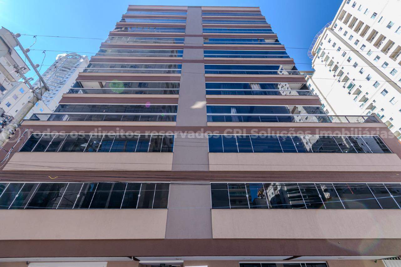 Apartamento mobiliado a venda no Residencial Madrid na Meia Praia Itapema