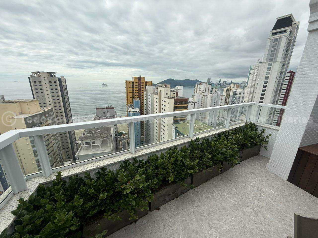 Cobertura 4 suítes no Olimpia Residence Centro Balneário Camboriú