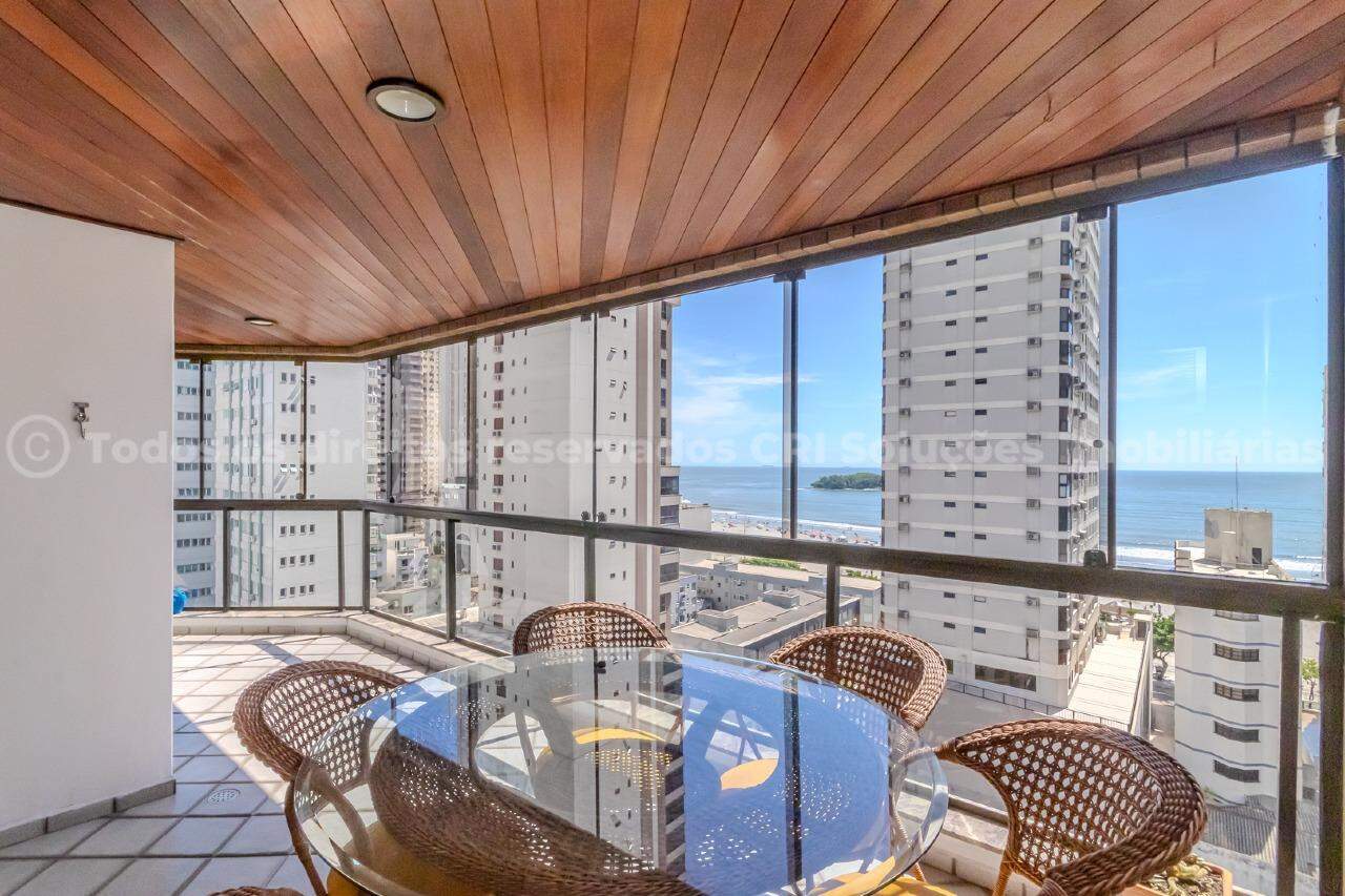 Apartamento à venda com 4 dormitórios sendo 1 suíte e 1 vaga de garagem no Edifício Sunshine no centro de Balneário Camboriú