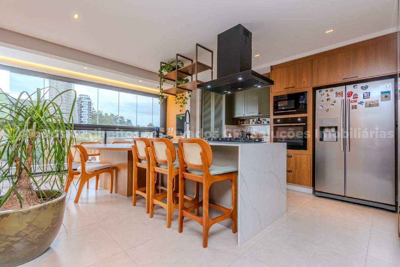 Apartamento 03 quartos com Vista Mar no Bairro Fazenda em Itajaí.