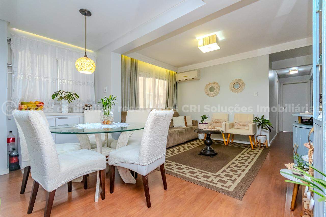 Apartamento à venda com 2 suítes e 1 vaga de garagem na famosa Avenida Atlântica, no centro de Balneário Camboriú.