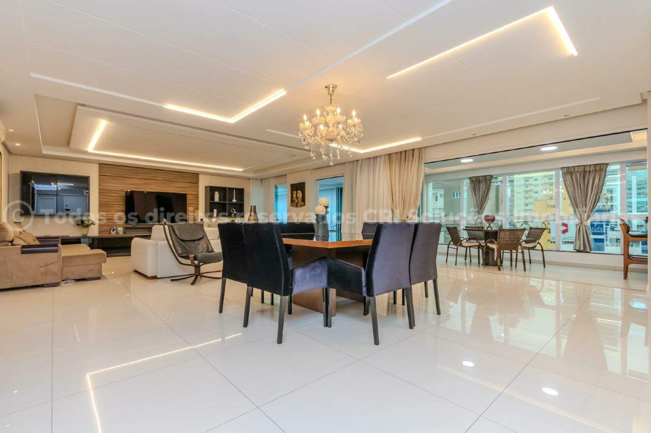 Apartamento 5 Suítes no Edifício Imperial Palace Meia Praia Itapema