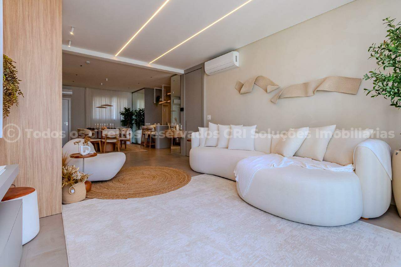 Apartamento à venda com 4 dormitórios sendo 2 suítes amplas e 4 vagas de garagem no Sun Beach no centro de Balneário Camboriú