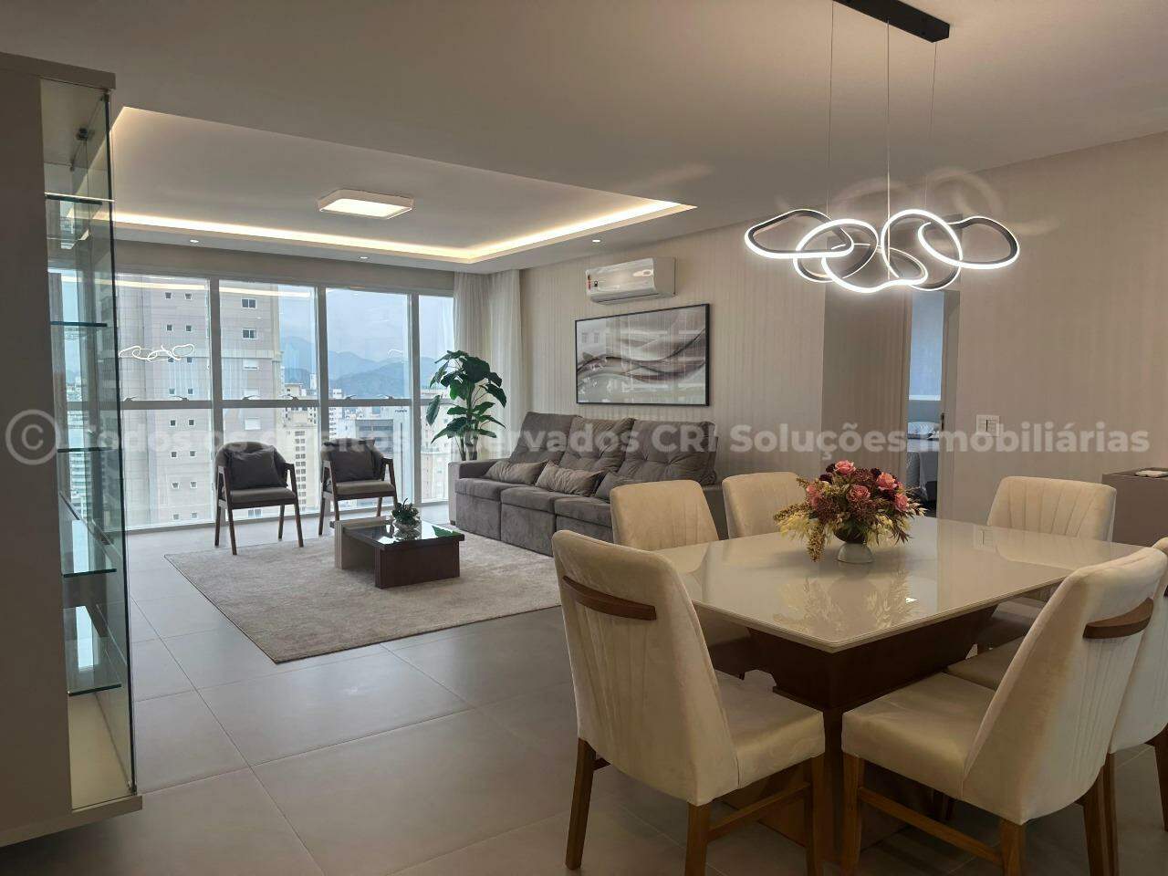 Apartamento finamente mobiliado à venda no Exuberance Residence no centro de Balneário Camboriú