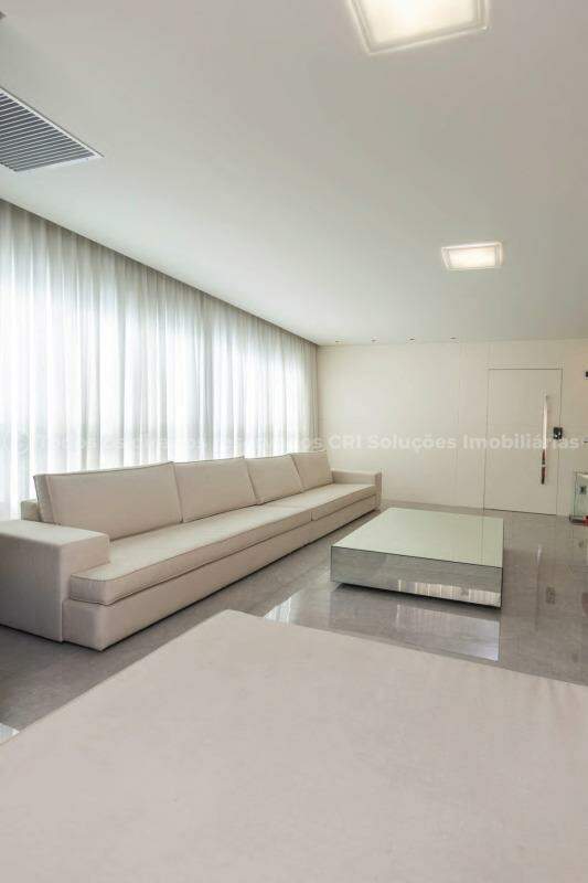 Amplo apartamente à venda com 4 suítes e 4 vagas de garagem no Villa Di Mare no centro de Balneário Camboriú