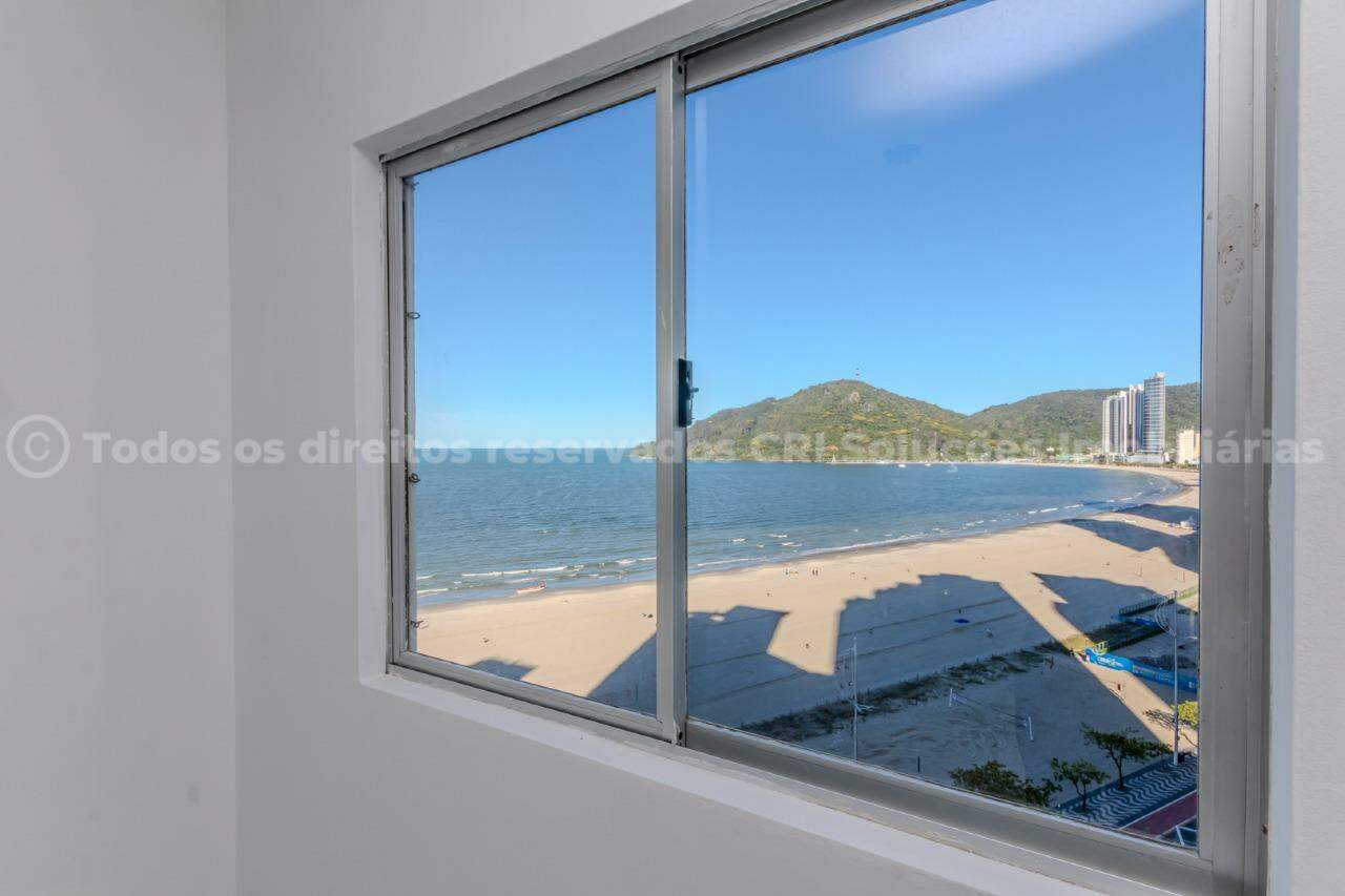 Apartamento à venda no centro de Balneário Camboriú com 2 quartos sendo 1 suíte e 1 vaga de garagem privativa no Edifício Alice