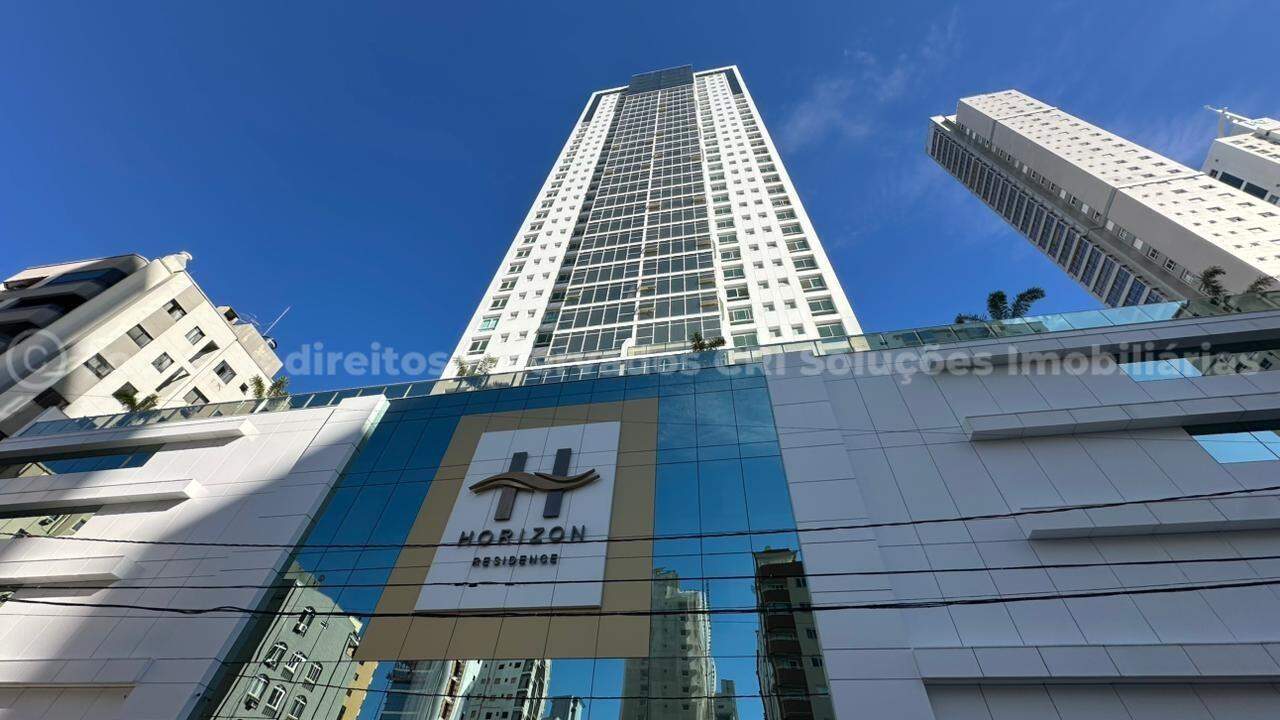 Amplo apartamento à venda com 3 suítes, 3 vagas de garagem e área de lazer completa no Horizon Residence, no centro de Balneário Camboriú