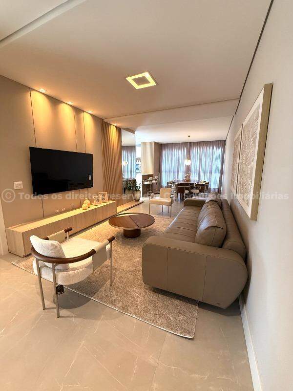 Apartamento alto padrão à venda com 4 dormitórios sendo 2 suítes e 3 vagas de garagem no Città Di Vinci Residenze no centro de Balneário Camboriú