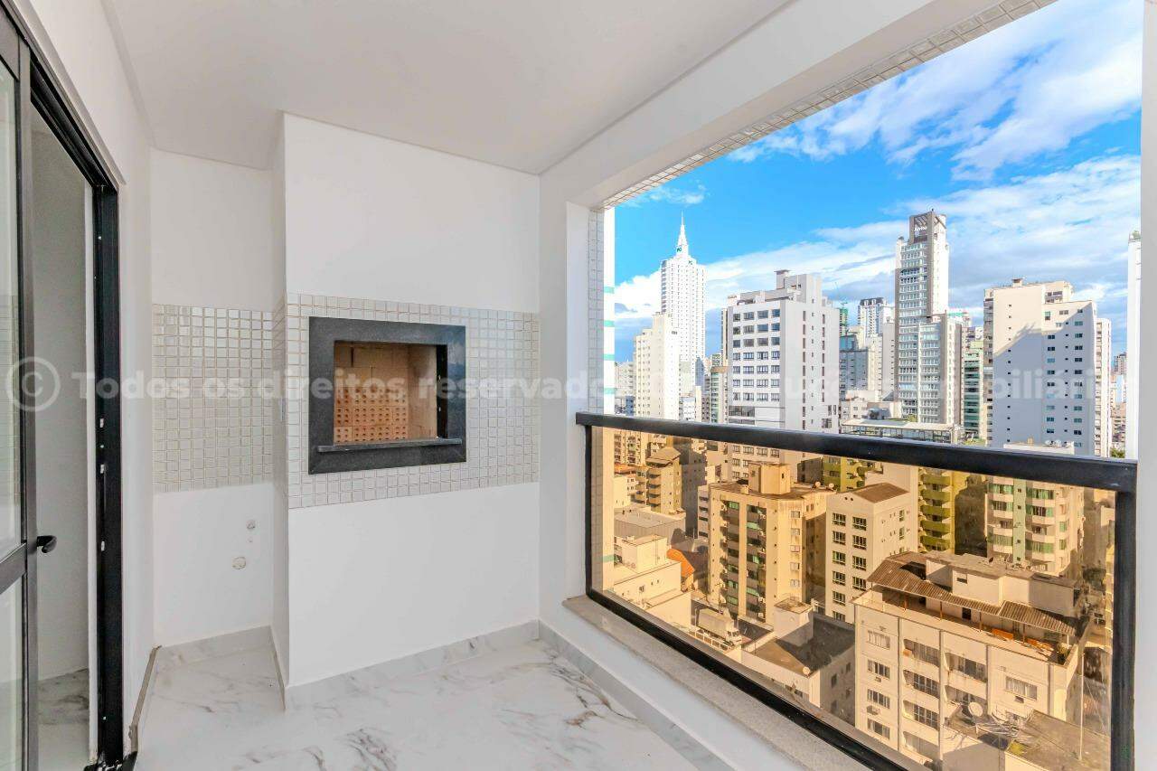 Apartamento à venda com 2 suítes e 1 vaga de garagem no Edifício Paganini Tower no centro de Balneário Camboriú