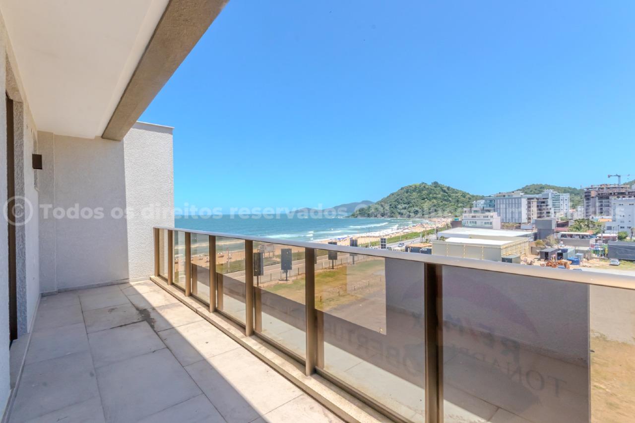 Cobertura Triplex de Alto Padrão com 4 Suítes e 4 Vagas de Garagem na Praia Brava – Itajaí