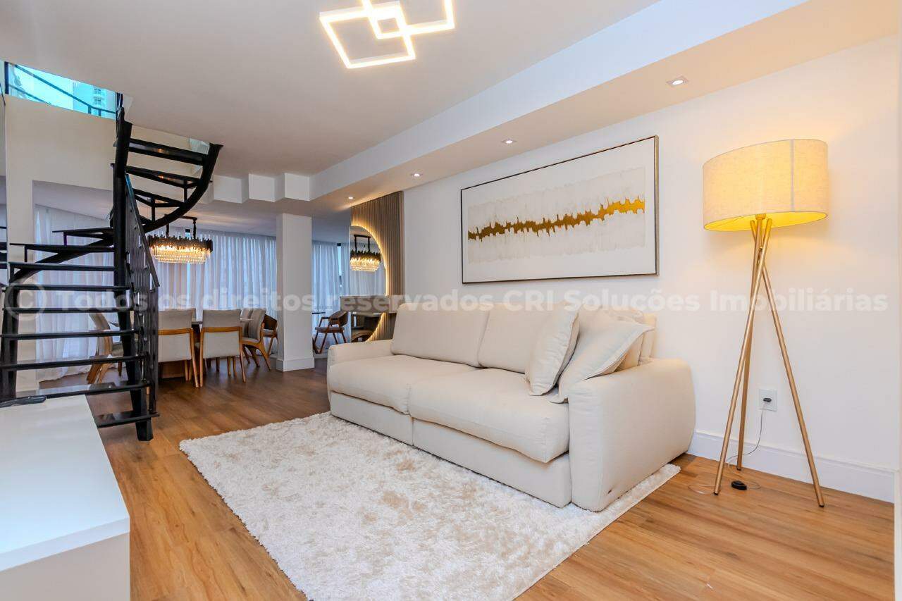 Cobertura Duplex Mobiliada com 03 Dormitórios na Barra Sul no Edifício Victor Meirelles á venda em Balneário Camboríu