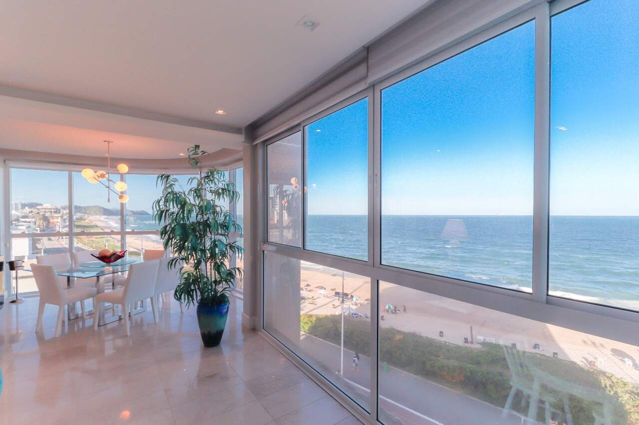 Apartamento frente mar com 4 suítes mobiliado na Praia Brava, Itajaí