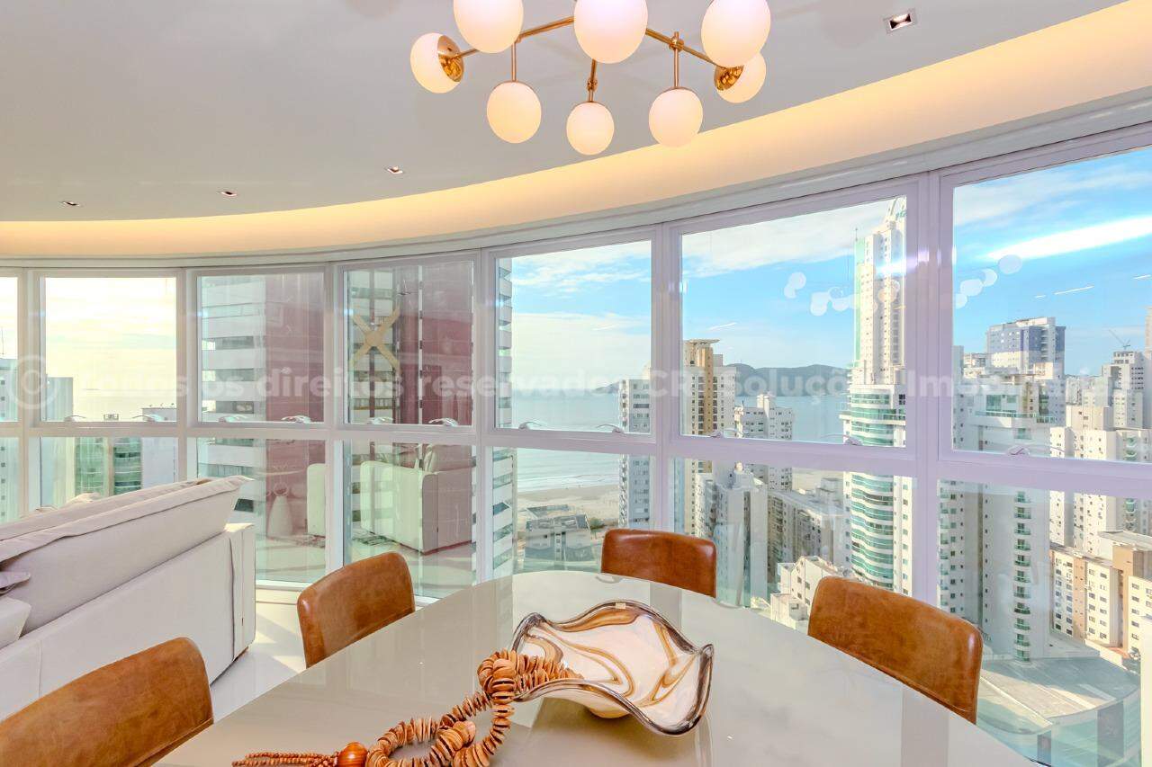 Apartamento Mobiliado com 4 Quartos e 3 Suítes à Venda no Edifício Olympo Tower em Balneário Camboriú