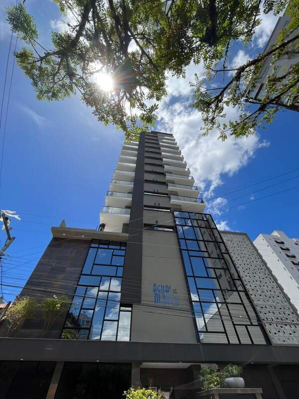 Apartamento de 3 suítes no Ed. Aguas de Março em Meia Praia Itapema