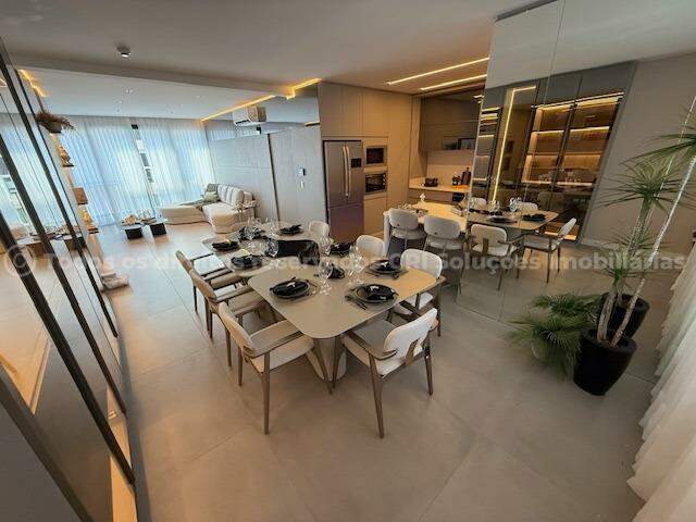 Apartamento à com 4 dormitórios sendo 2 suítes no Sun Beach em Balneário Camboriú