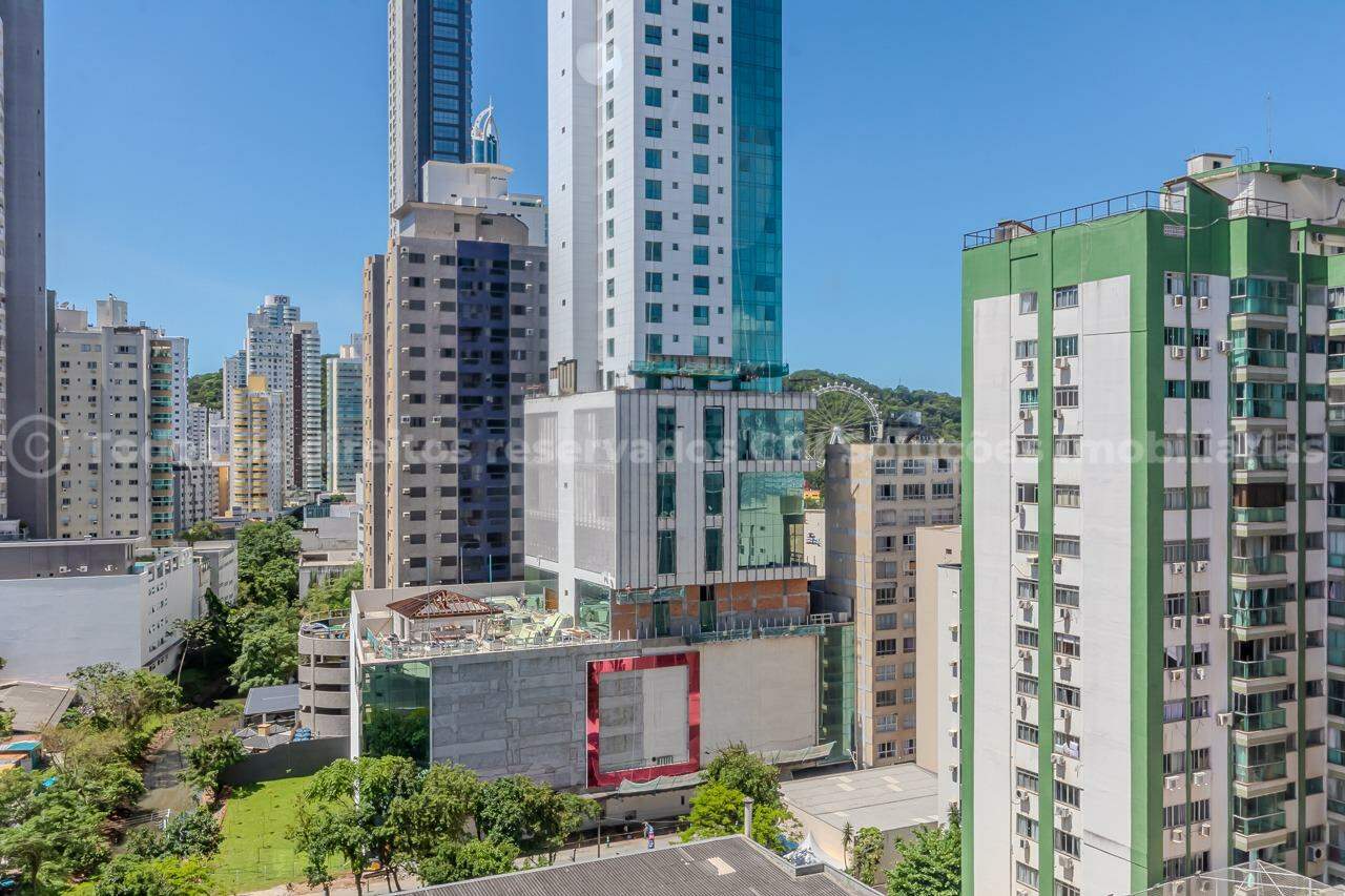 Apartamento Quadra Mar no Edifício Alfa Centauro no Centro de Balneário Camboriú 