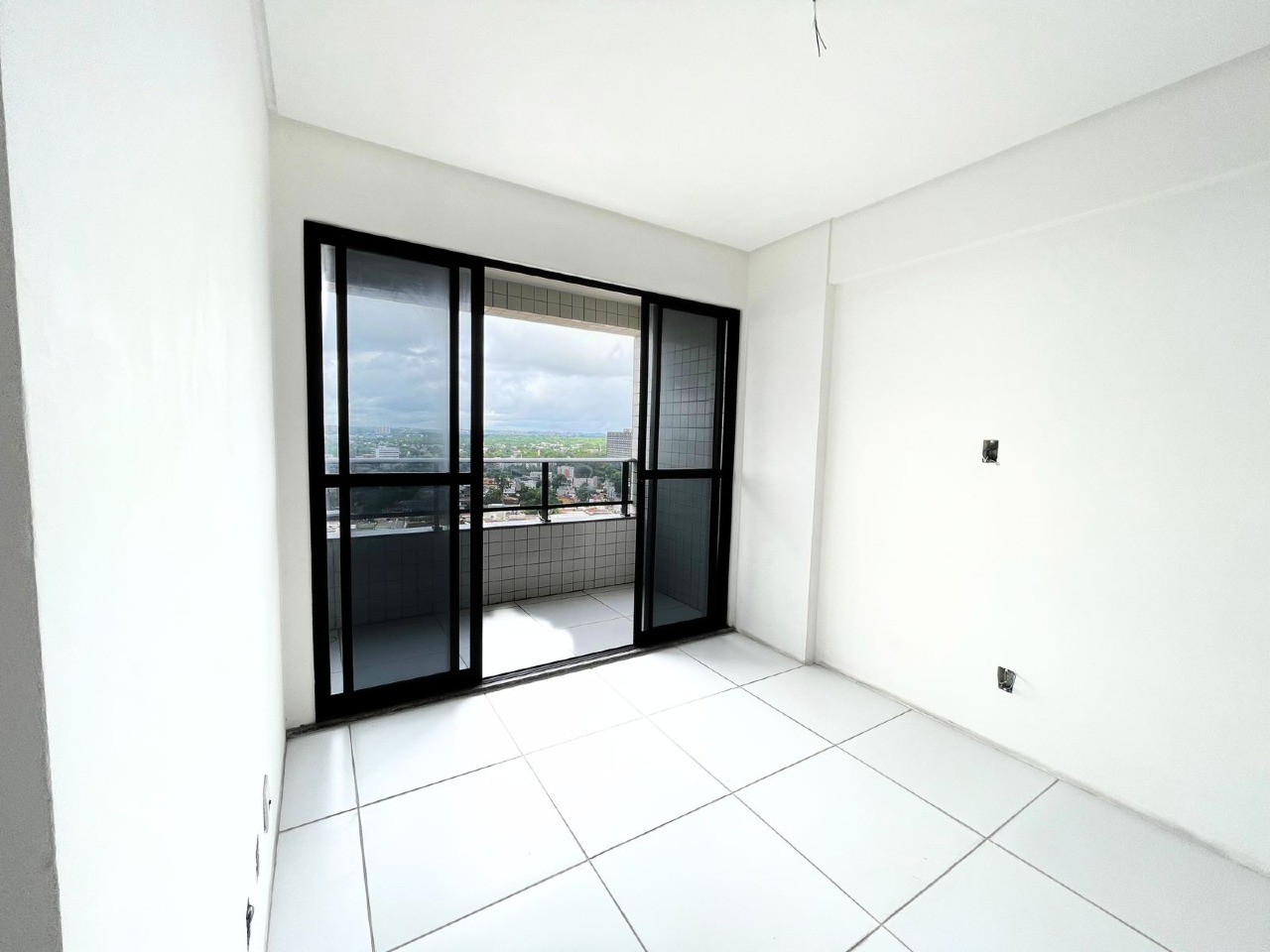 Apartamento 2 quartos ( 1 suíte ) para à venda em Iputinga - Recife - Edifício Moisés Rodrigues - CTI imobiliaria: Sala 2 ambientes e varanda 