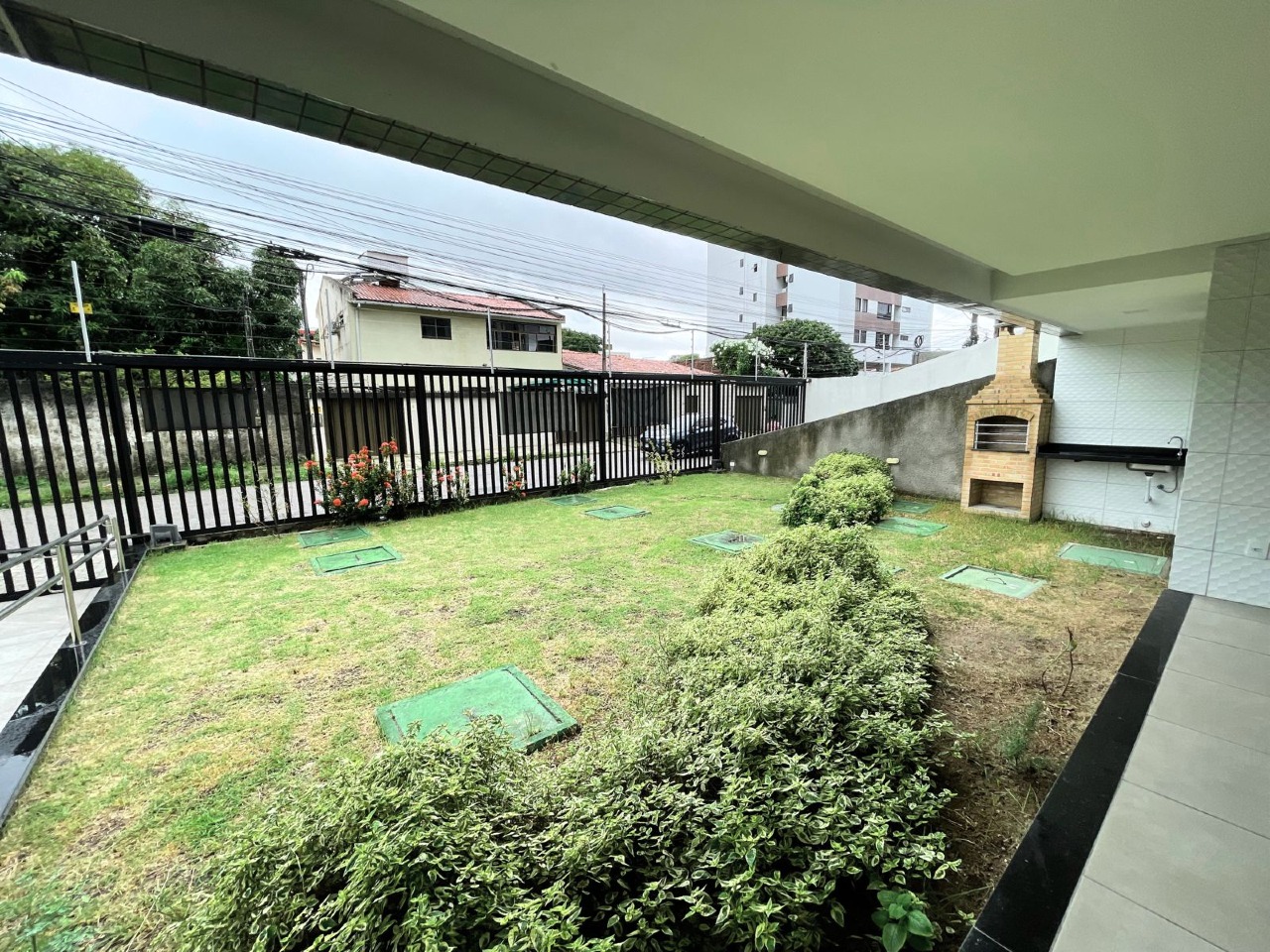 Apartamento 2 quartos ( 1 suíte ) para à venda em Iputinga - Recife - Edifício Moisés Rodrigues - CTI imobiliaria: Jardim e churrasqueira 