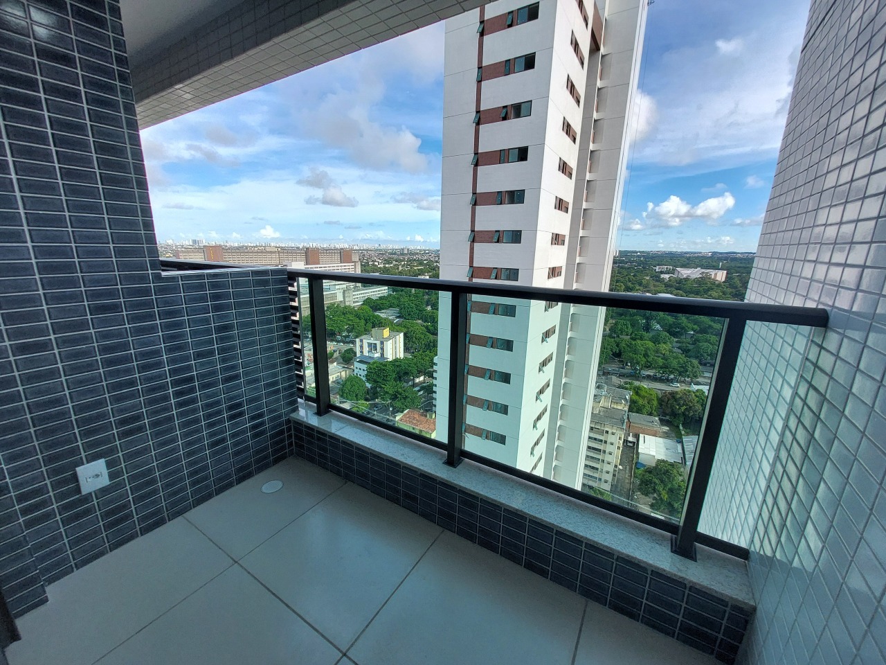 Apartamento 1 quarto ( 1 suíte ) para para aluguel em Várzea - Recife - Edifício Praça dos Jacarandas - CTI imobiliaria: 