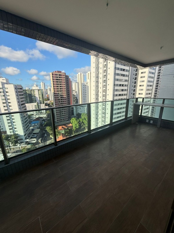 Apartamento à venda no Madalena: Varanda 