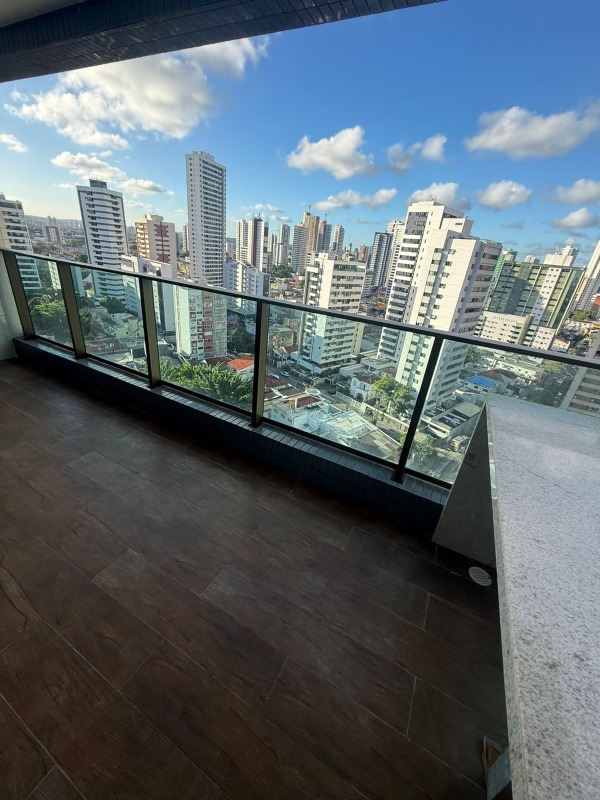 Apartamento à venda no Madalena: Varanda 