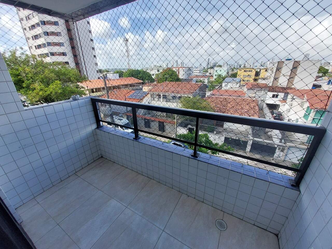 Apartamento para aluguel no Cordeiro: 