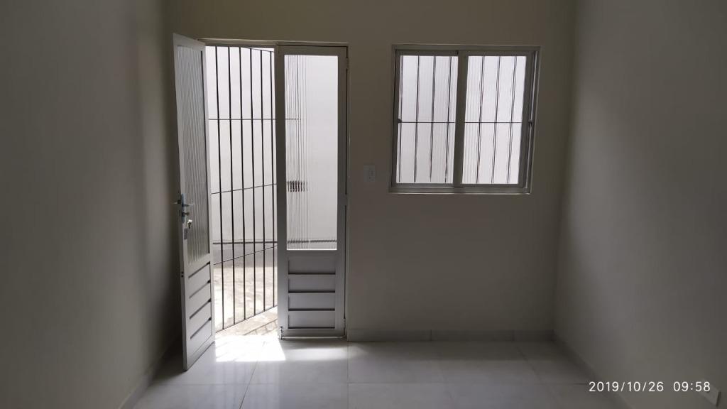 Casa para aluguel no Cordeiro: 