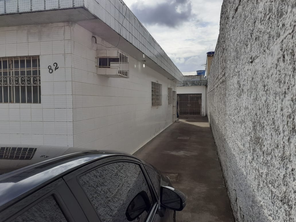 Terreno à venda no Cordeiro: Garagem