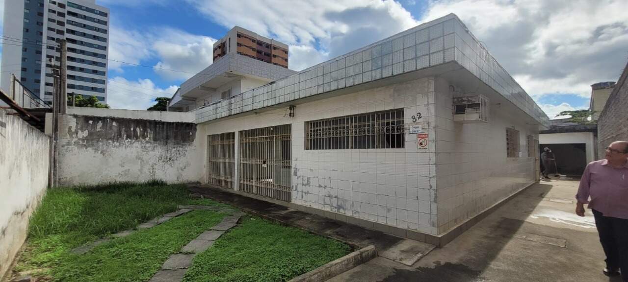 Terreno à venda no Cordeiro: Fachada