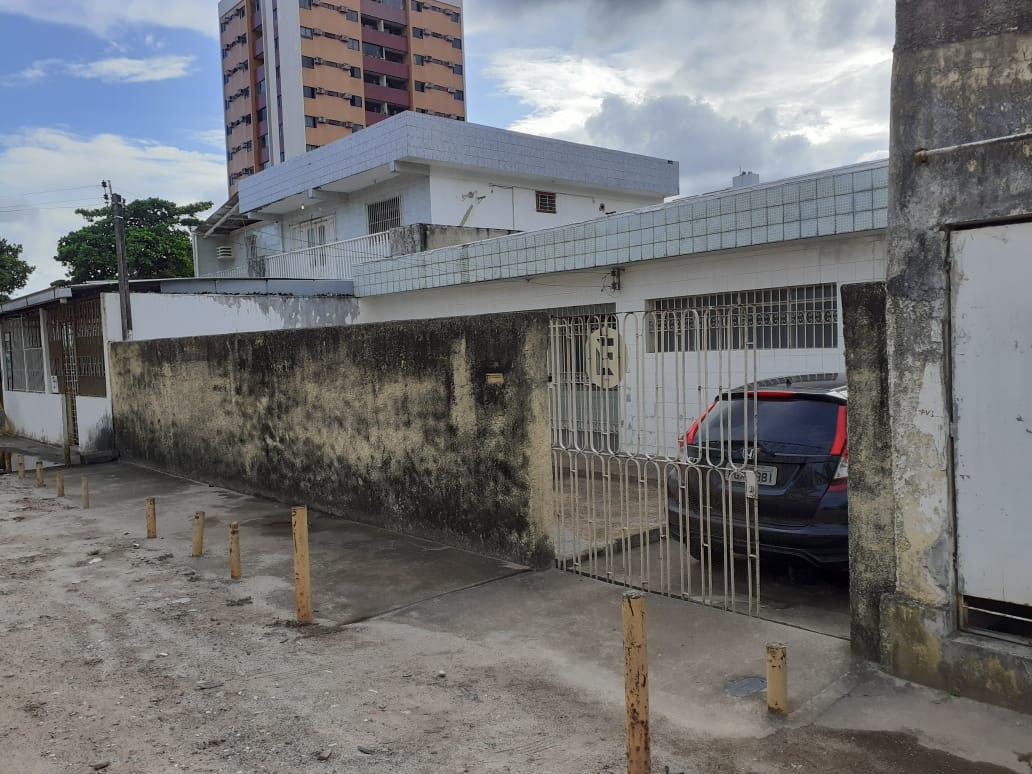 Terreno à venda no Cordeiro: Fachada