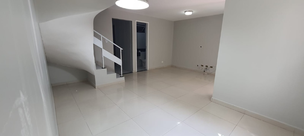 Casa à venda no Iputinga: Sala 2 ambientes 