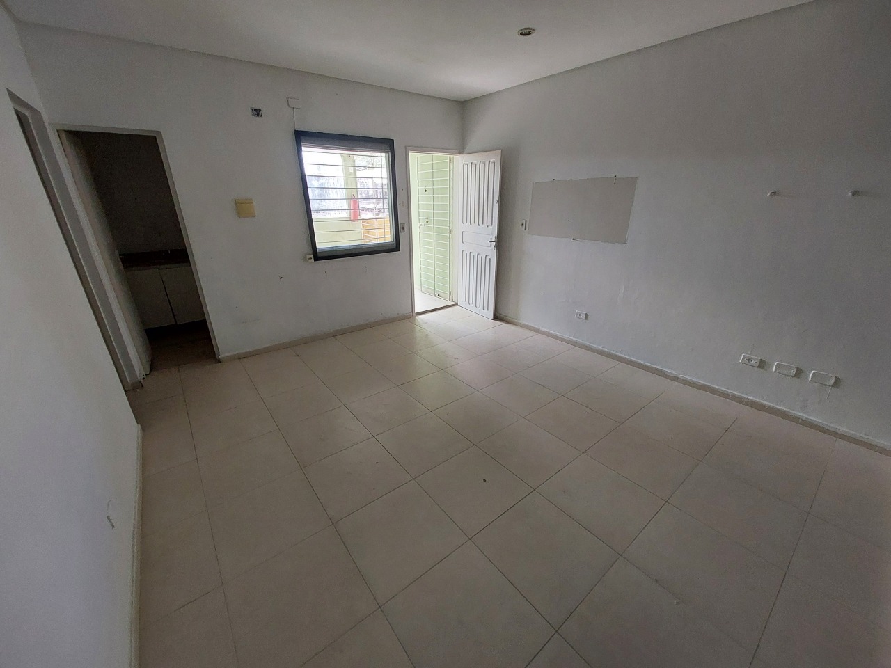 Sala para aluguel no Cordeiro: 