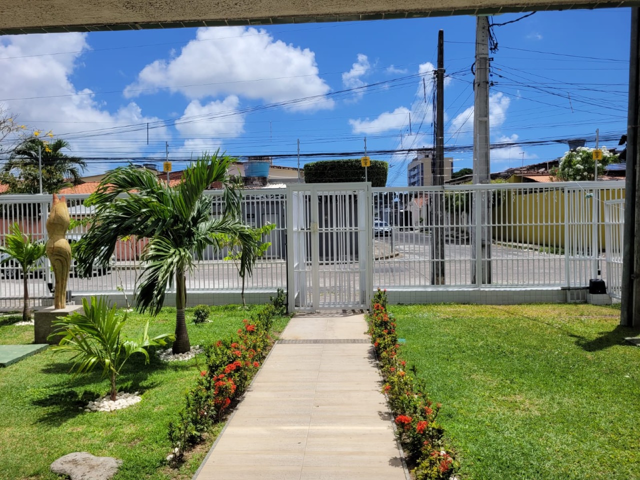 Apartamento 2 quartos ( 1 suíte ) para à venda em Campo Grande - Recife - Edifício Bruxelas - CTI imobiliaria: Acesso principal 