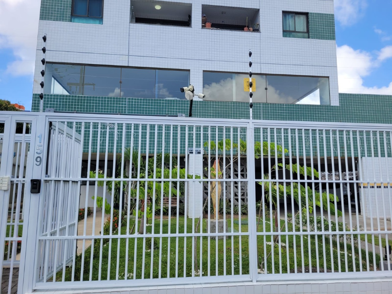 Apartamento 2 quartos ( 1 suíte ) para à venda em Campo Grande - Recife - Edifício Bruxelas - CTI imobiliaria: Entrada