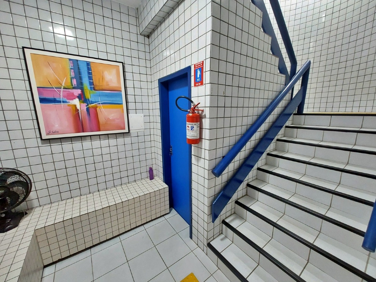 Sala à venda no Boa Vista: Acesso escadas